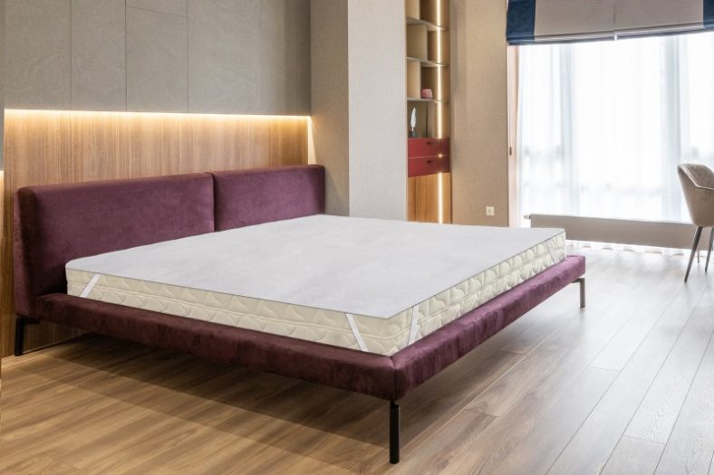 Recron Certified Elastic Strap King Size Waterproof Mattress Cover(White)