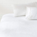 Amazonbasics Hypoallergenic Vinyl-Free Waterproof Mattress Protector, Single (39″ X 75″ – Suitable For Single Bed, White)
